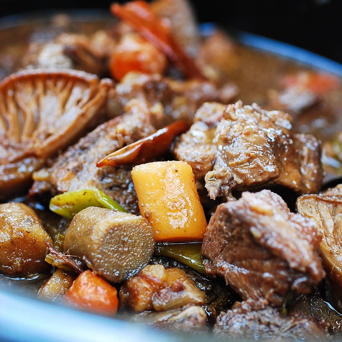 Sataejjim (Slow Cooker Braised Beef Shank)