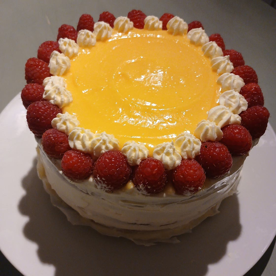 Lemon Cake w/ Lemon Curd and Mascarpone Whipped cream 🍋