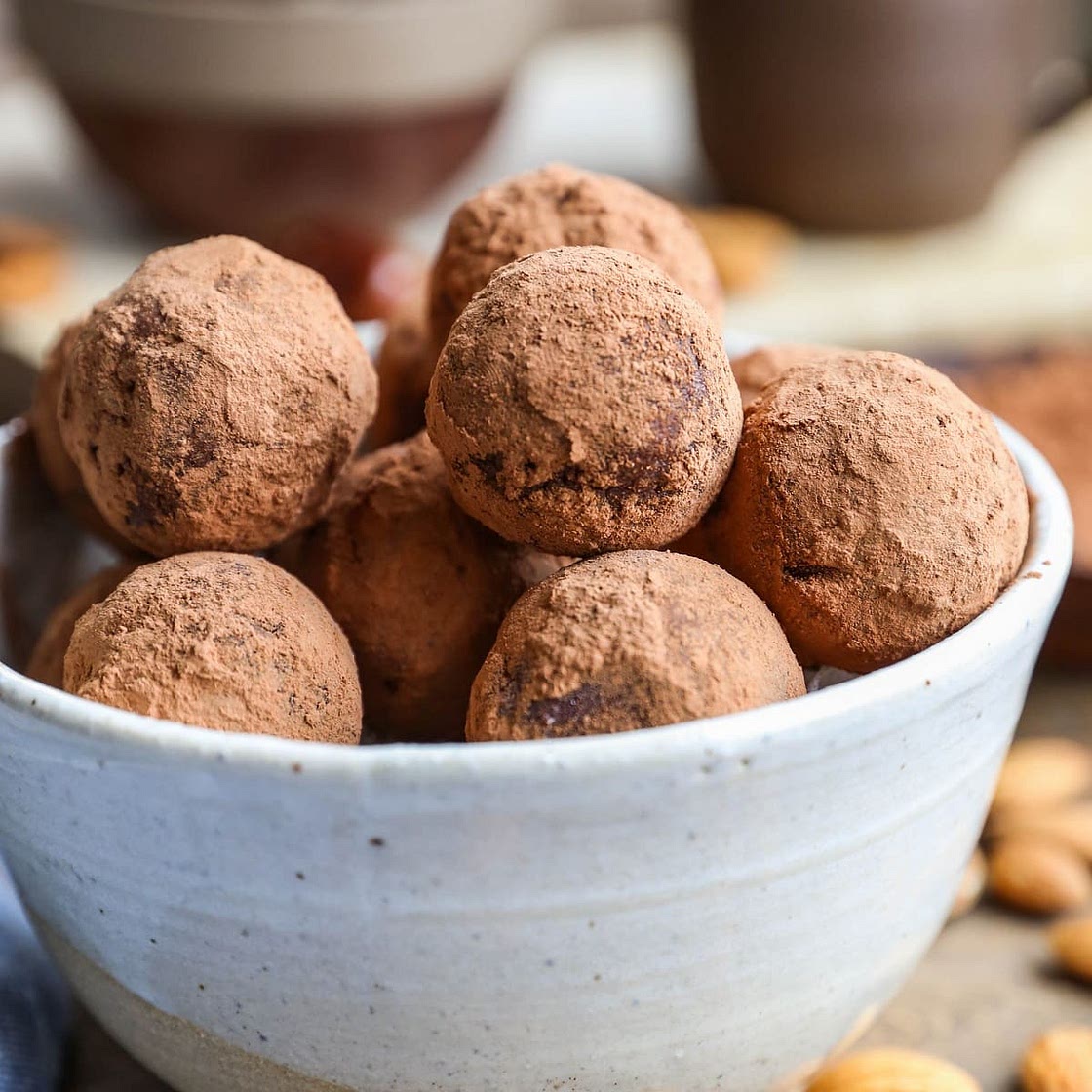 5-Ingredient Chocolate Date Energy Balls