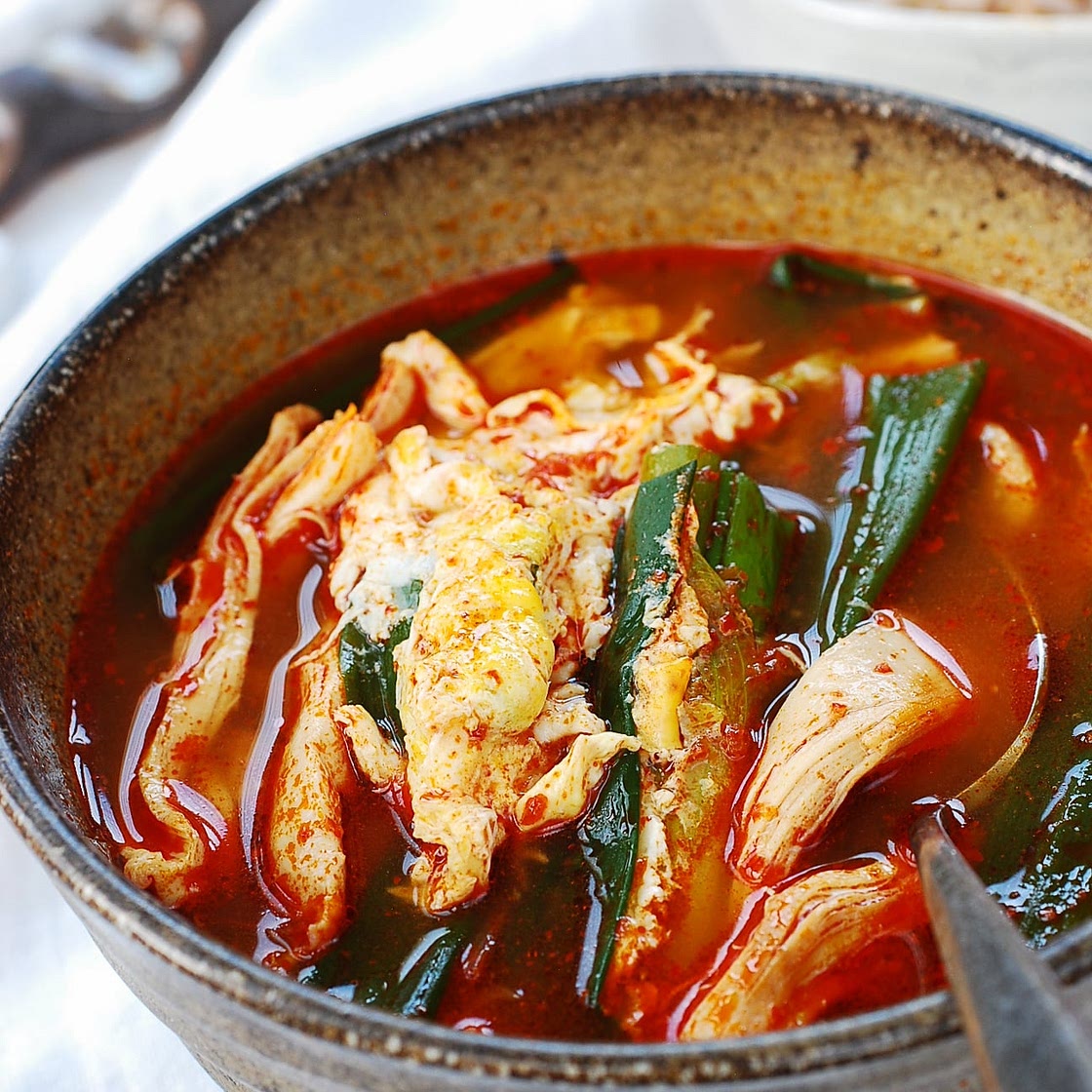 Dakgaejang (Spicy Chicken Soup with Scallions)