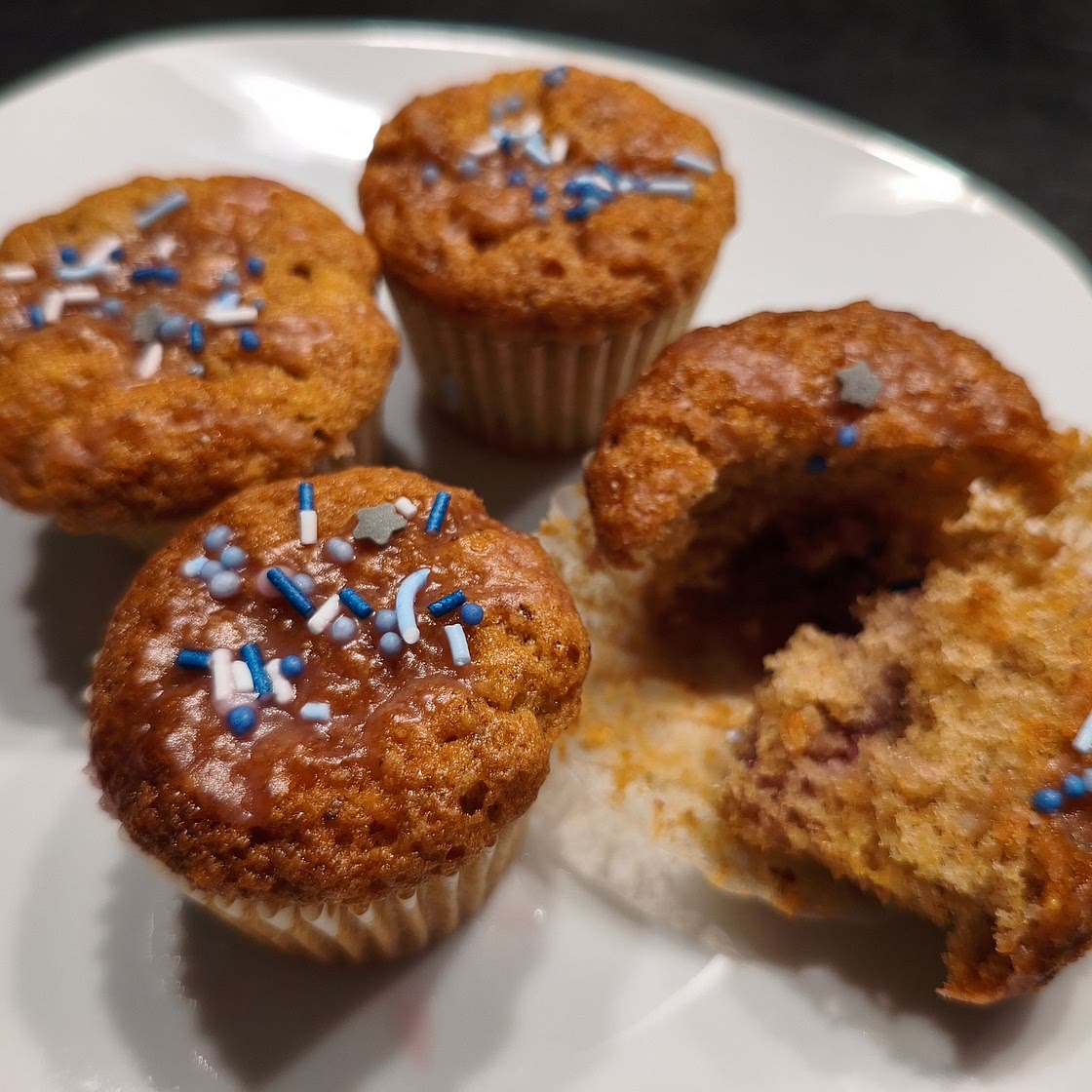 Spekulatius Mini-Muffins mit Orange und Kirschen