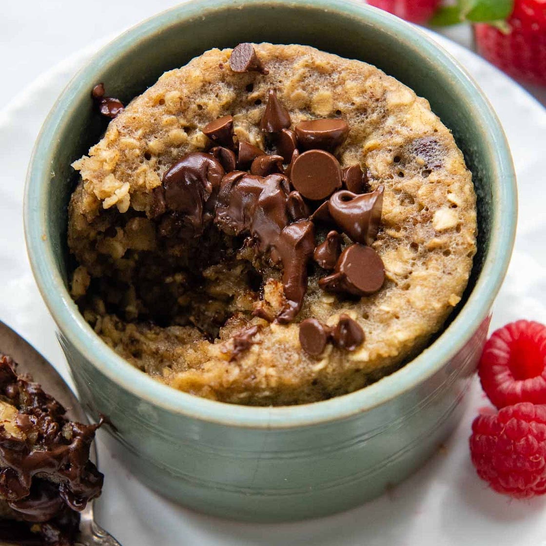 2 Minute Oatmeal Mug Cake (Fluffy, No Flour)