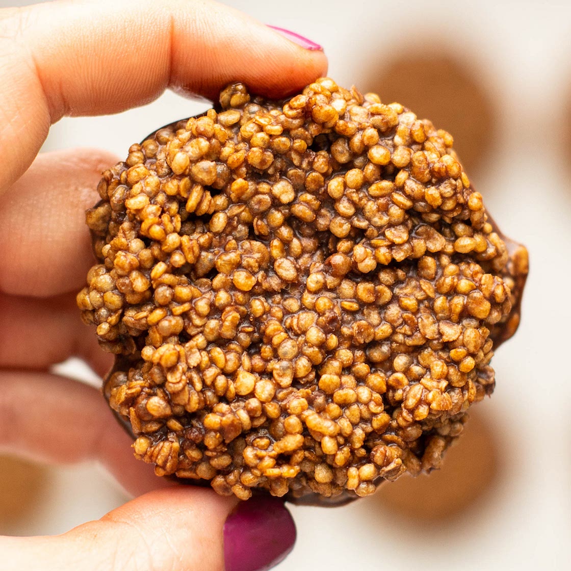 5-Minute Crunchy Chocolate Quinoa Crisps