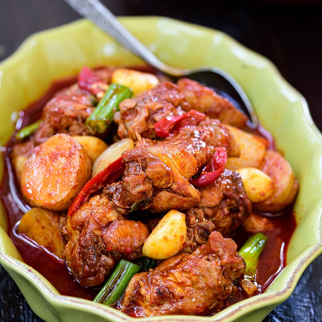 Dakdoritang (Korean spicy chicken stew)