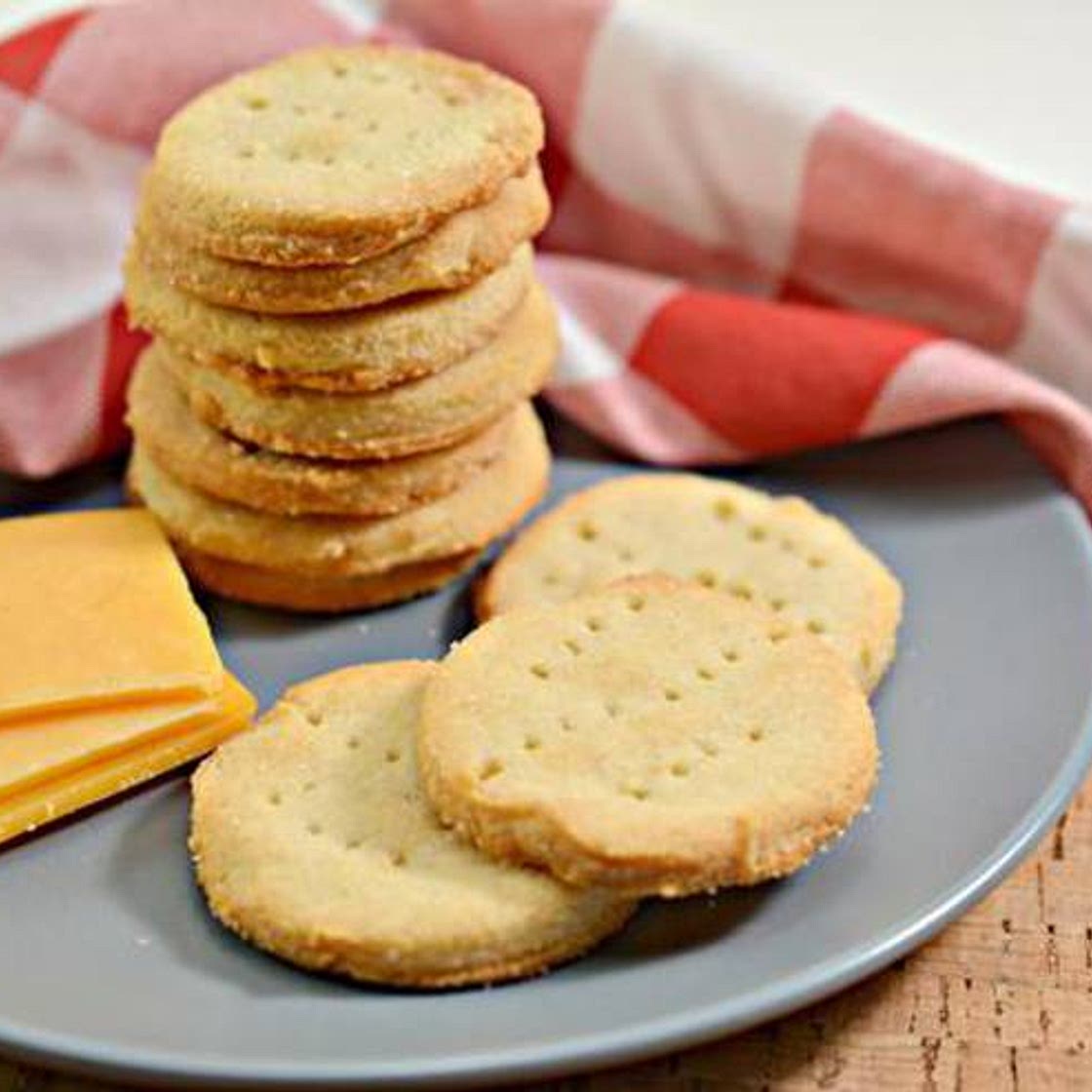 5 Ingredient Keto Crackers