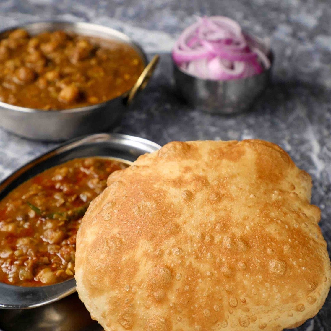 chole bhature recipe | chhole bhature | chana bhatura | chola batura