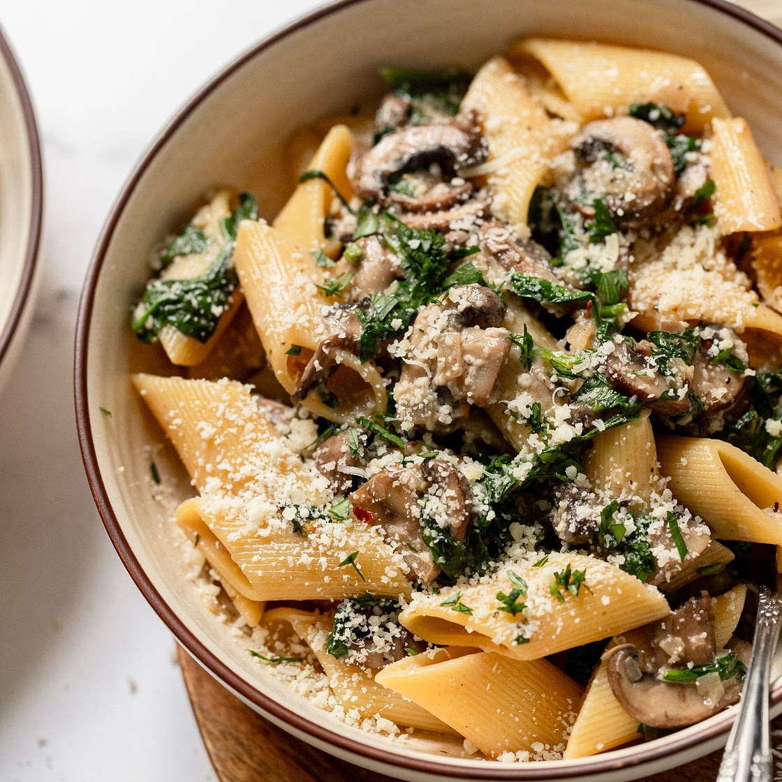 30-Minute Spinach and Mushroom Pasta in a Light Cream Sauce