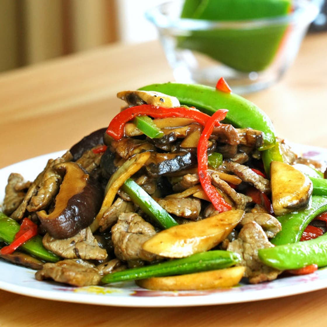 Beef and mushrooms stir-fry Chinese style
