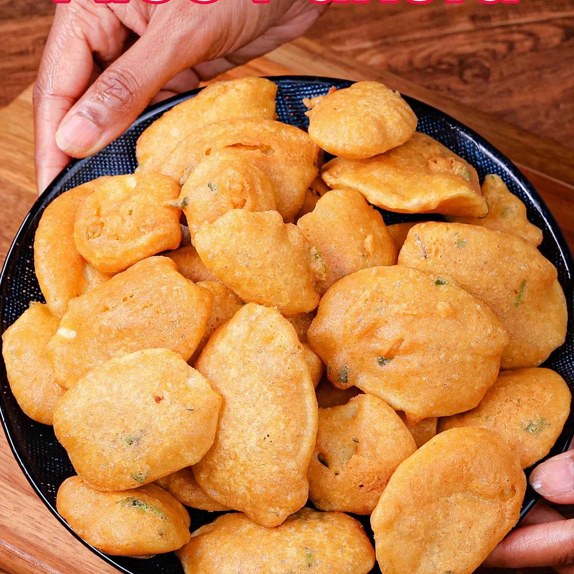 Aloo Pakora Recipe | Aloo Bajji | Potato Pakoda - Street Style