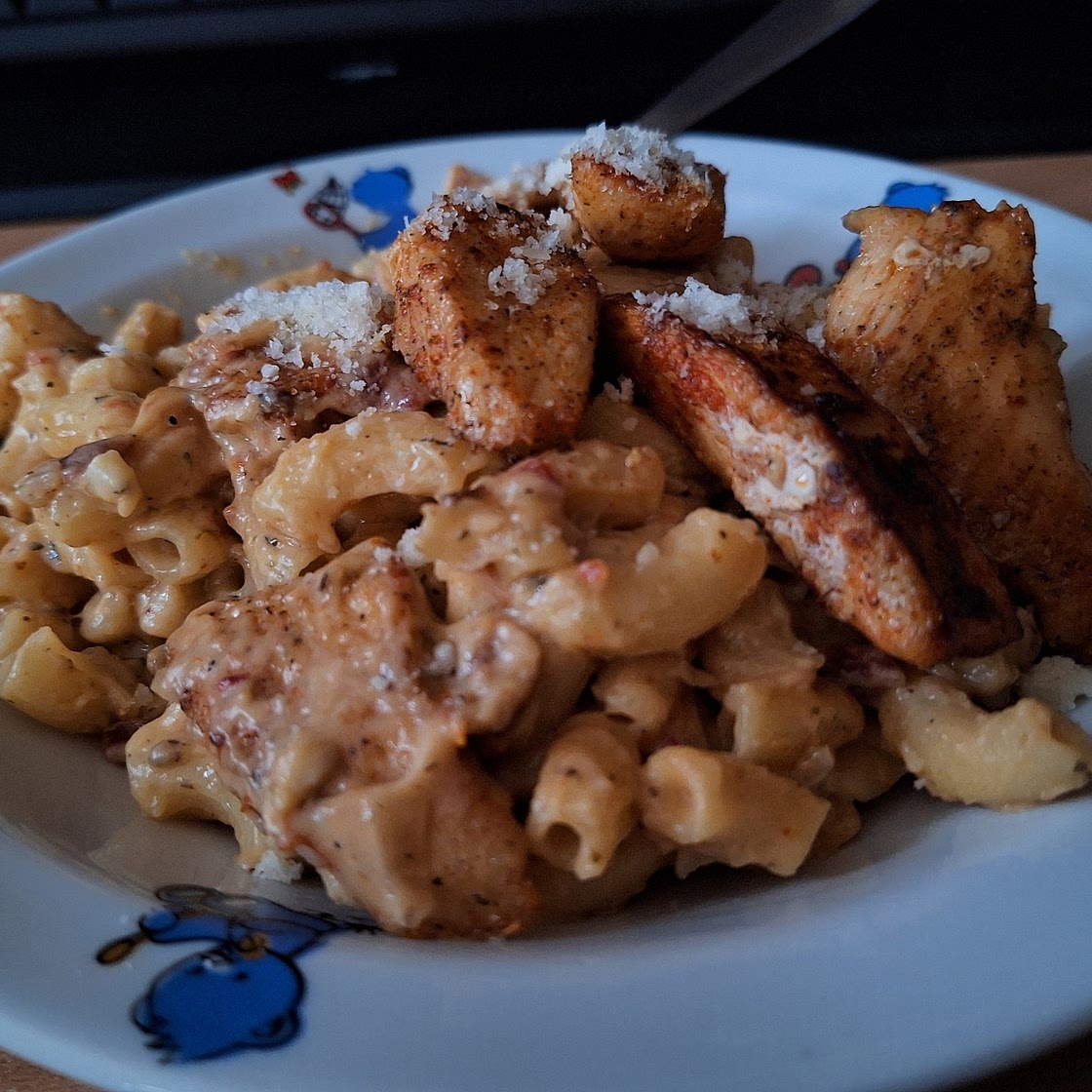 Tuscan Chicken Mac And Cheese (ONE POT, STOVE TOP)