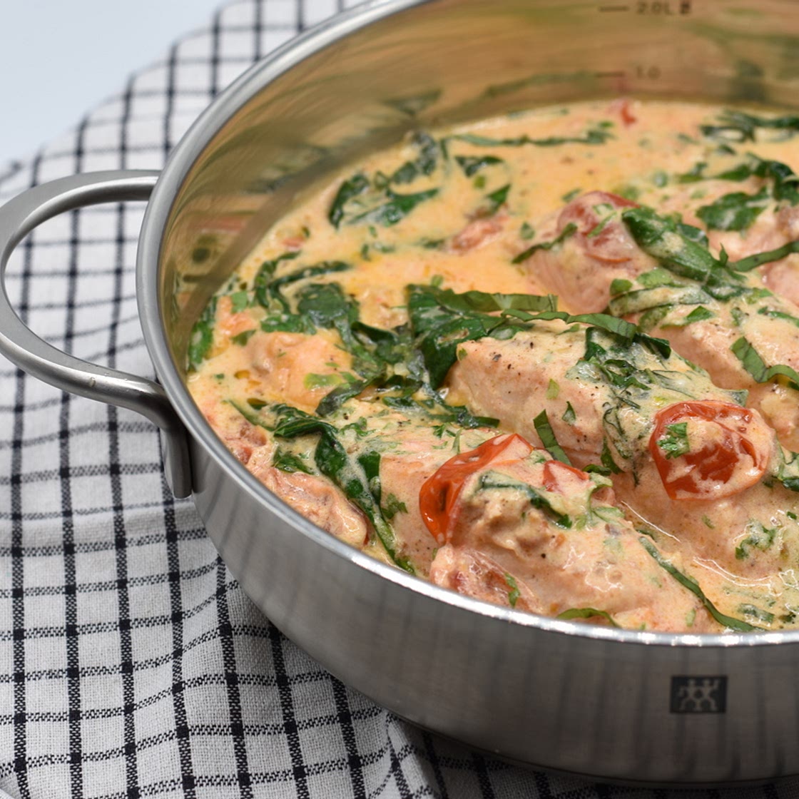 Salmão Cremoso à Toscana