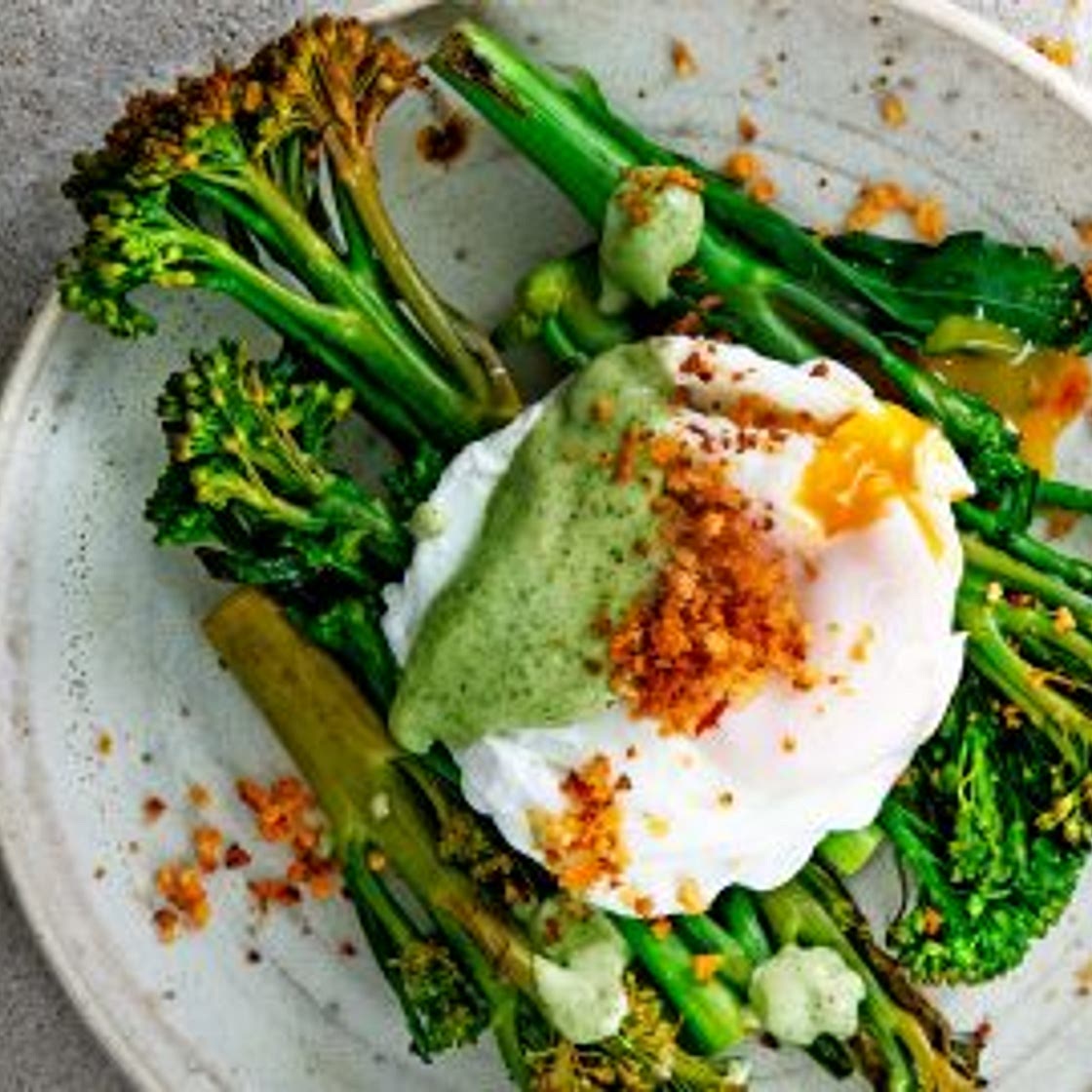 gerookte bimi met gepocheerd ei & harissakruim