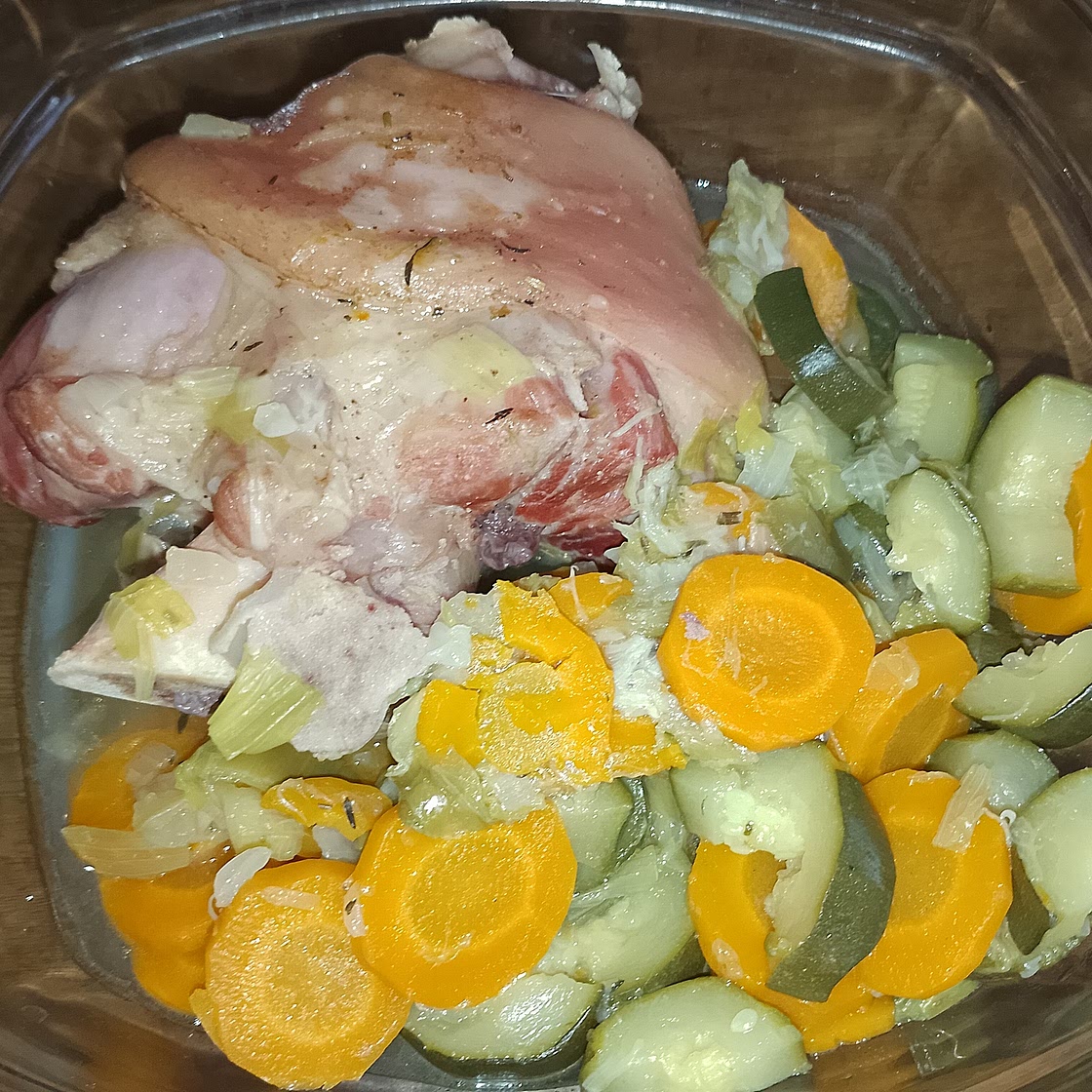 Jarret de porc et ses legumes