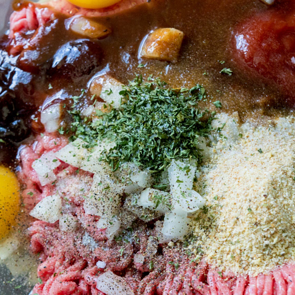 Mac and Cheese Stuffed Meatloaf