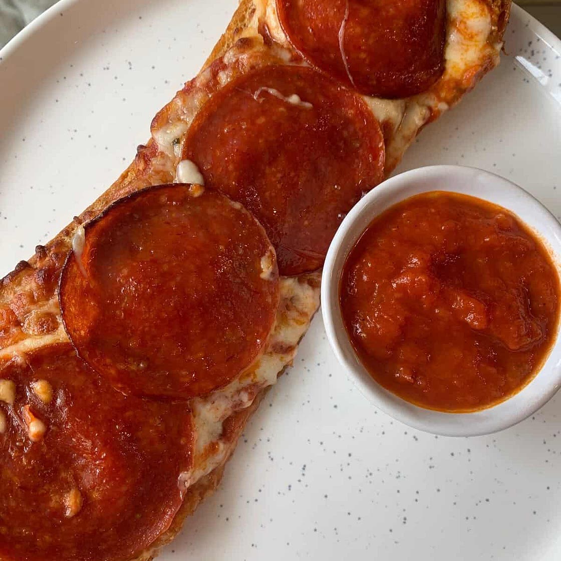 Easy Garlic Bread Pizza