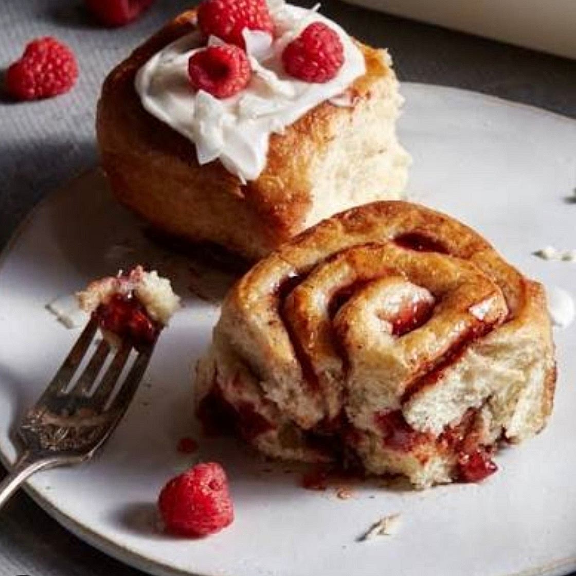 Raspberry cinnamon buns😉