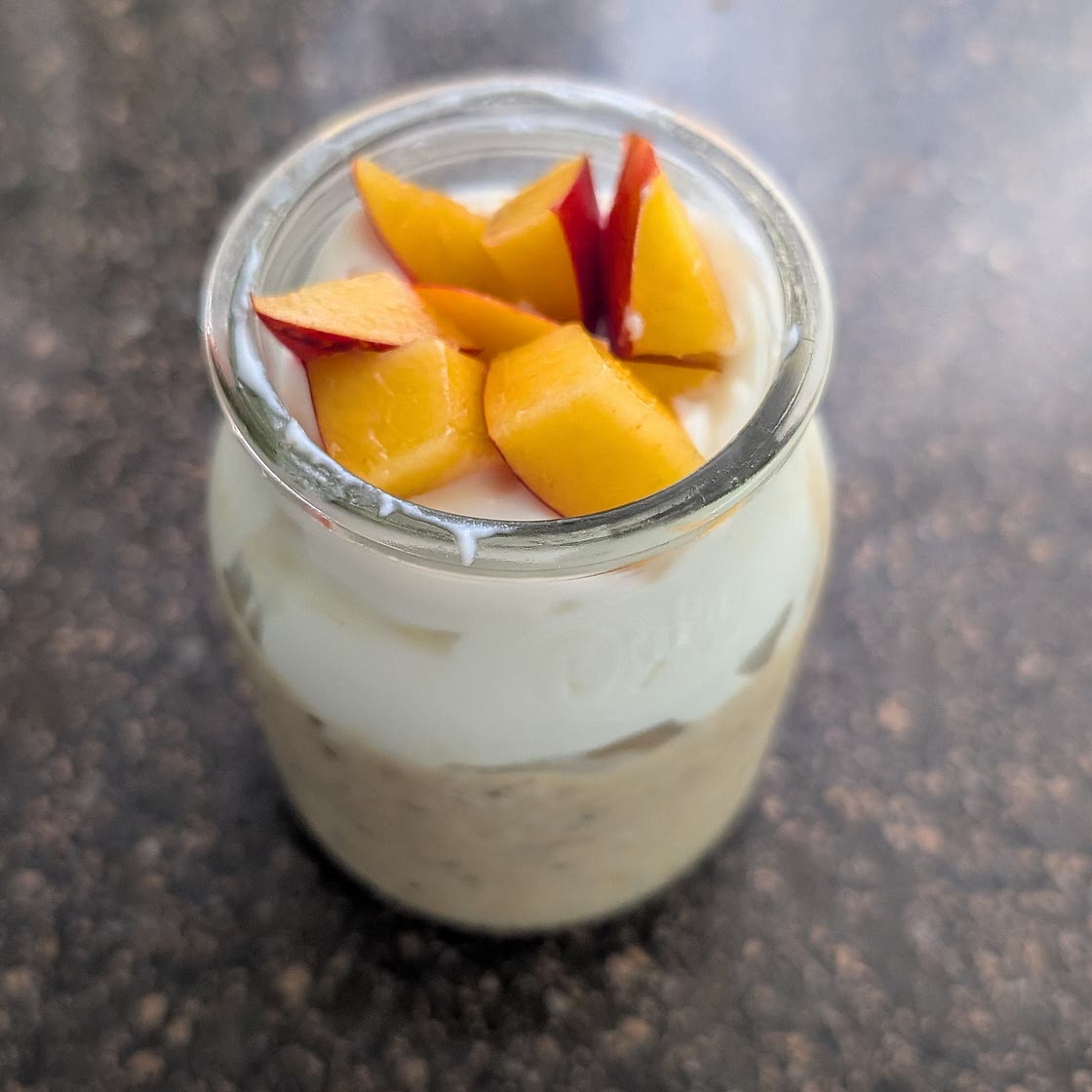 “Peaches & cream” overnight oats