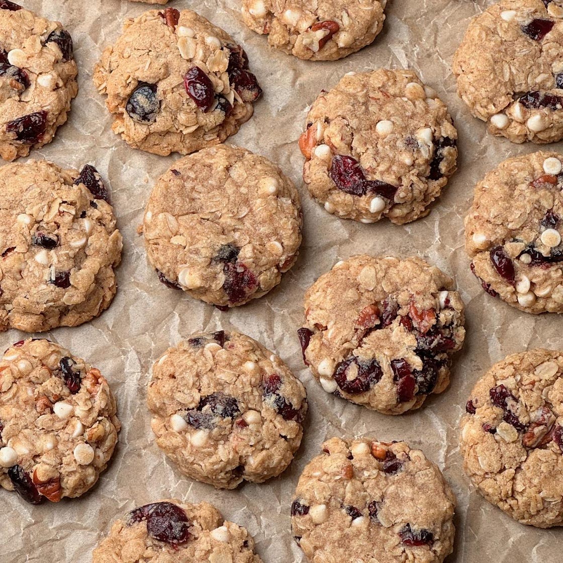 Vegan Cranberry Oatmeal Cookies
