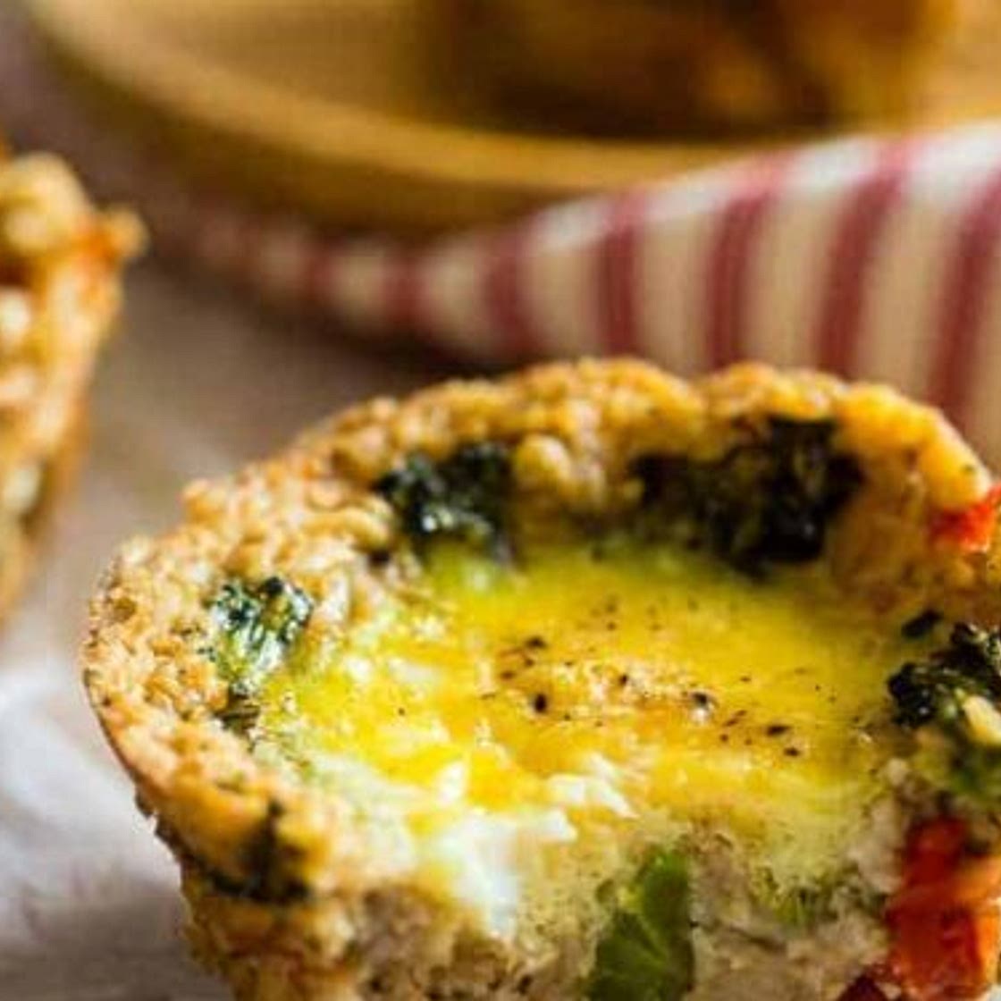 Egg Muffins with Savory Oatmeal Vegetable Crust