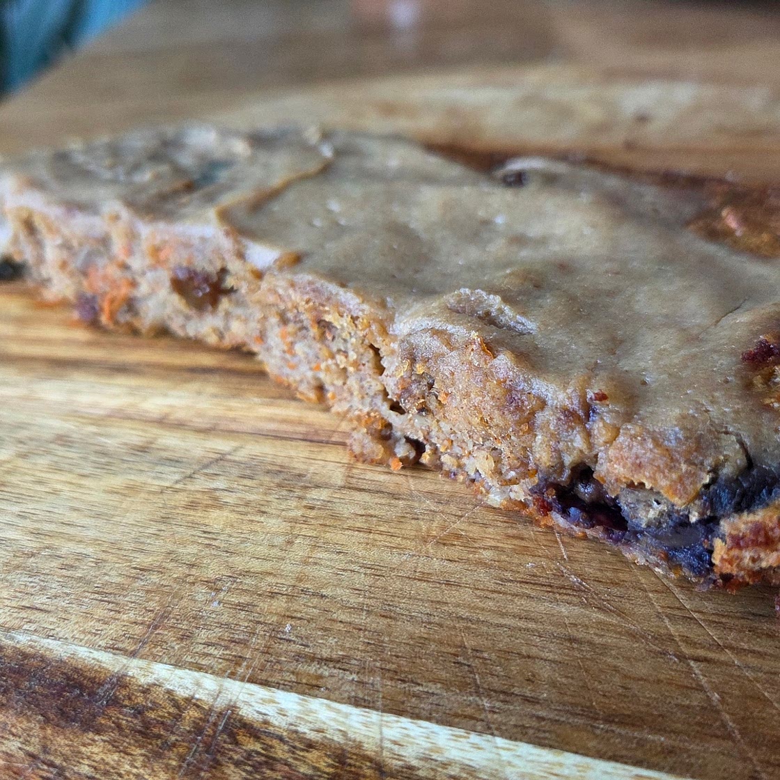 Bananacake with date topping