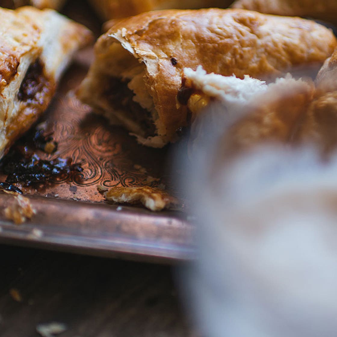 Chaussons à la Caramilk, fleur de sel et poires caramélisées