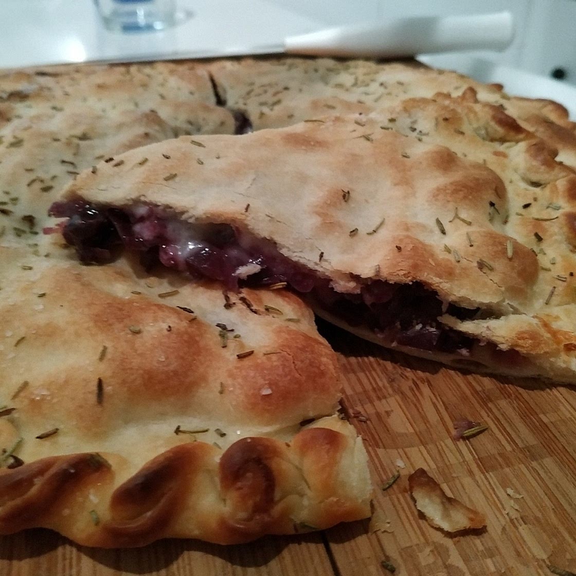 Focaccia de lombarda y provolone