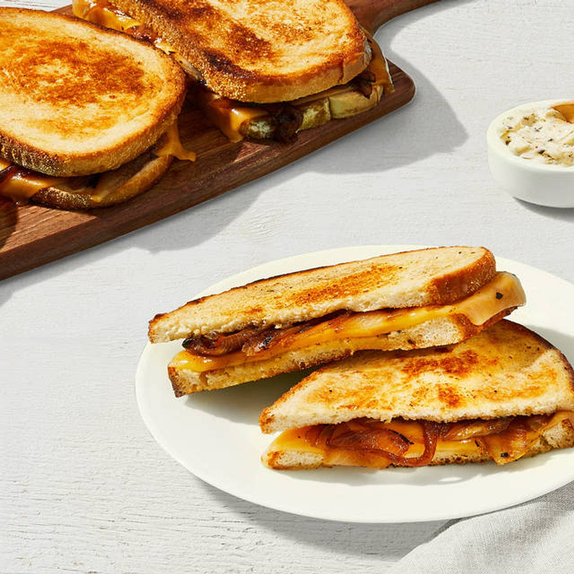 French Onion Grilled Cheese with Gouda Enjoy your favorite soup flavors in a sandwich. | 4 Servings