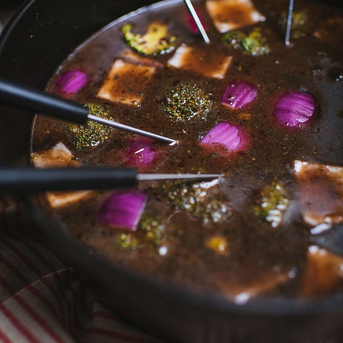 Bouillon pour fondue classique à la bière et au vin rouge