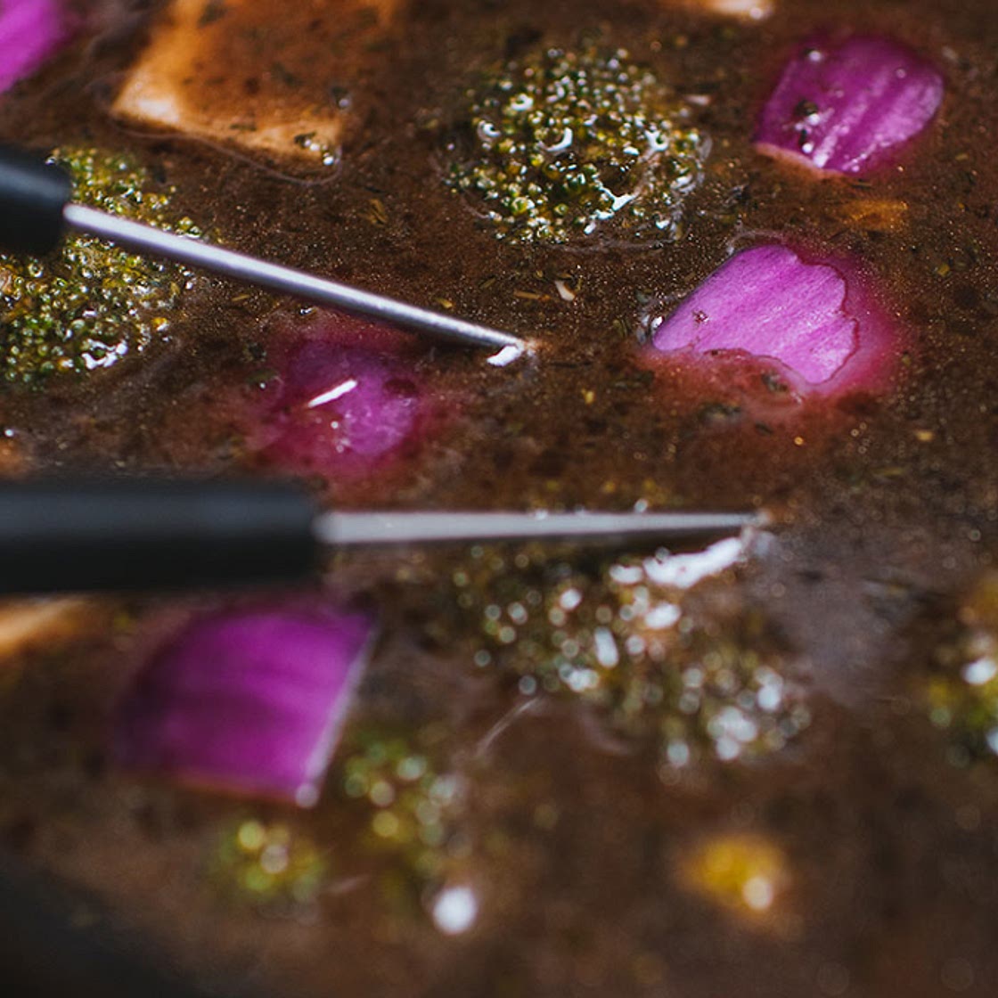 Bouillon pour fondue classique à la bière et au vin rouge