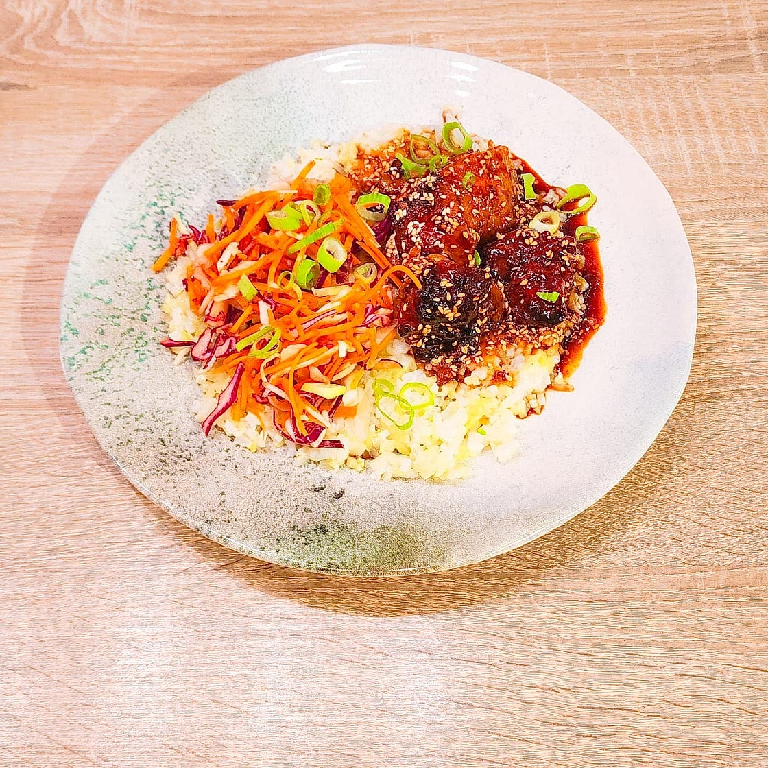 Poulet frit à la sauce soja au sésame collante