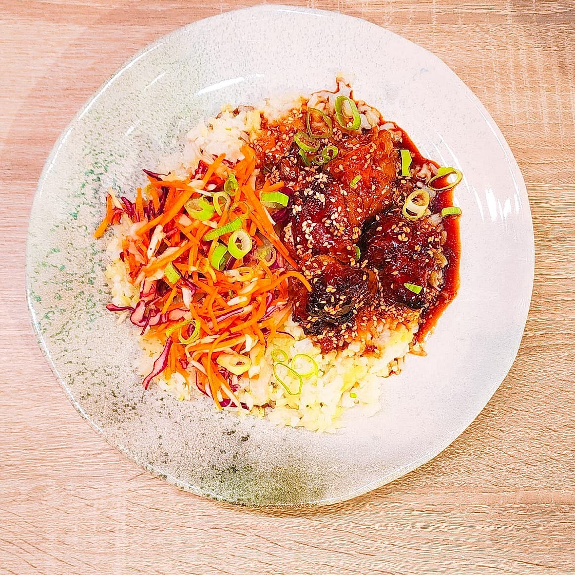 Poulet frit à la sauce soja au sésame collante