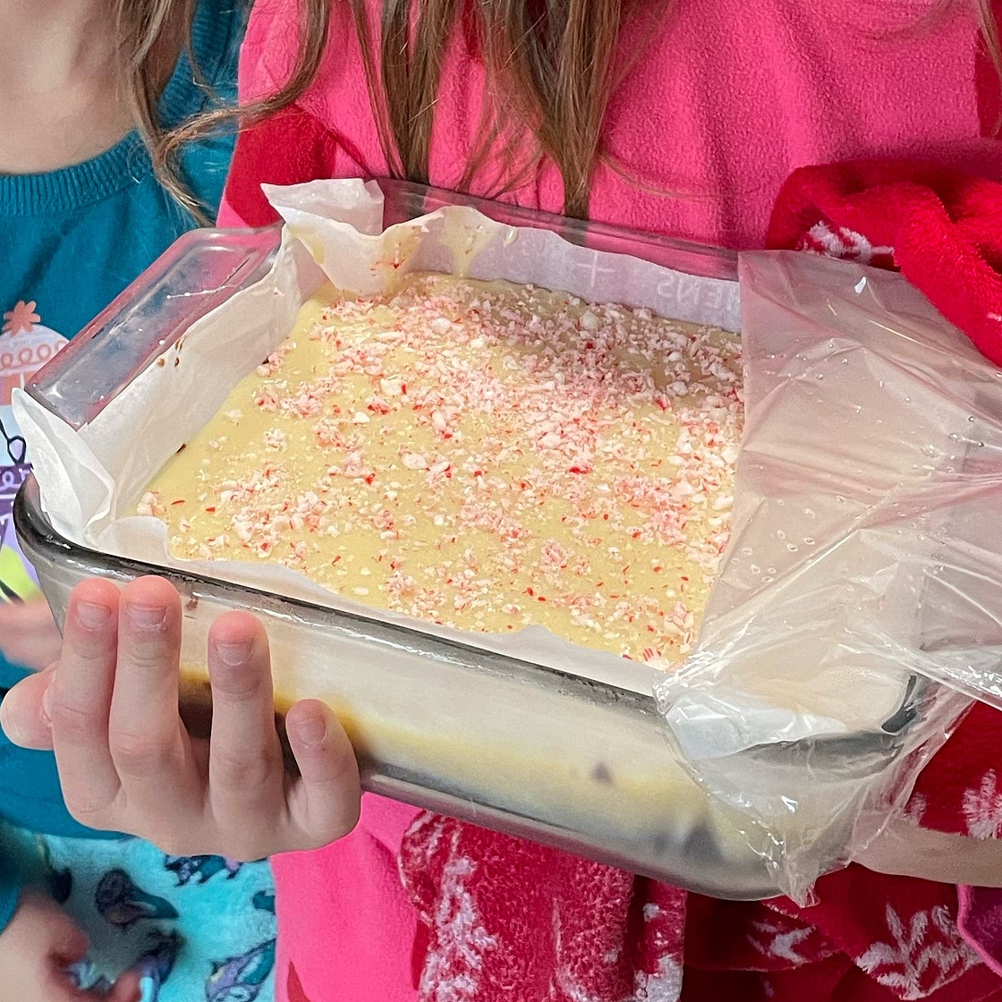 Easy Peppermint Bark Fudge