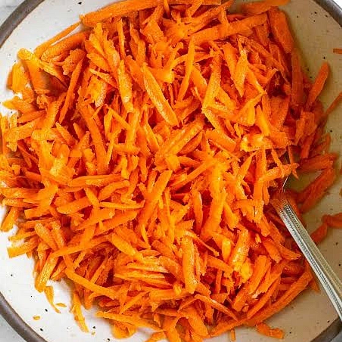 Raw carrot salad