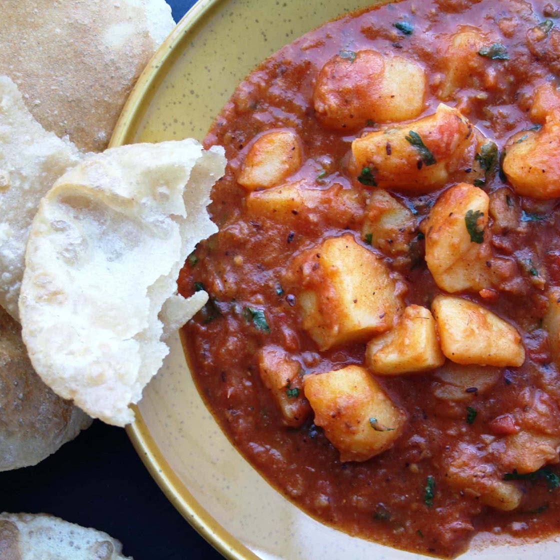 Punjabi Aloo ki Sabzi aur Puri