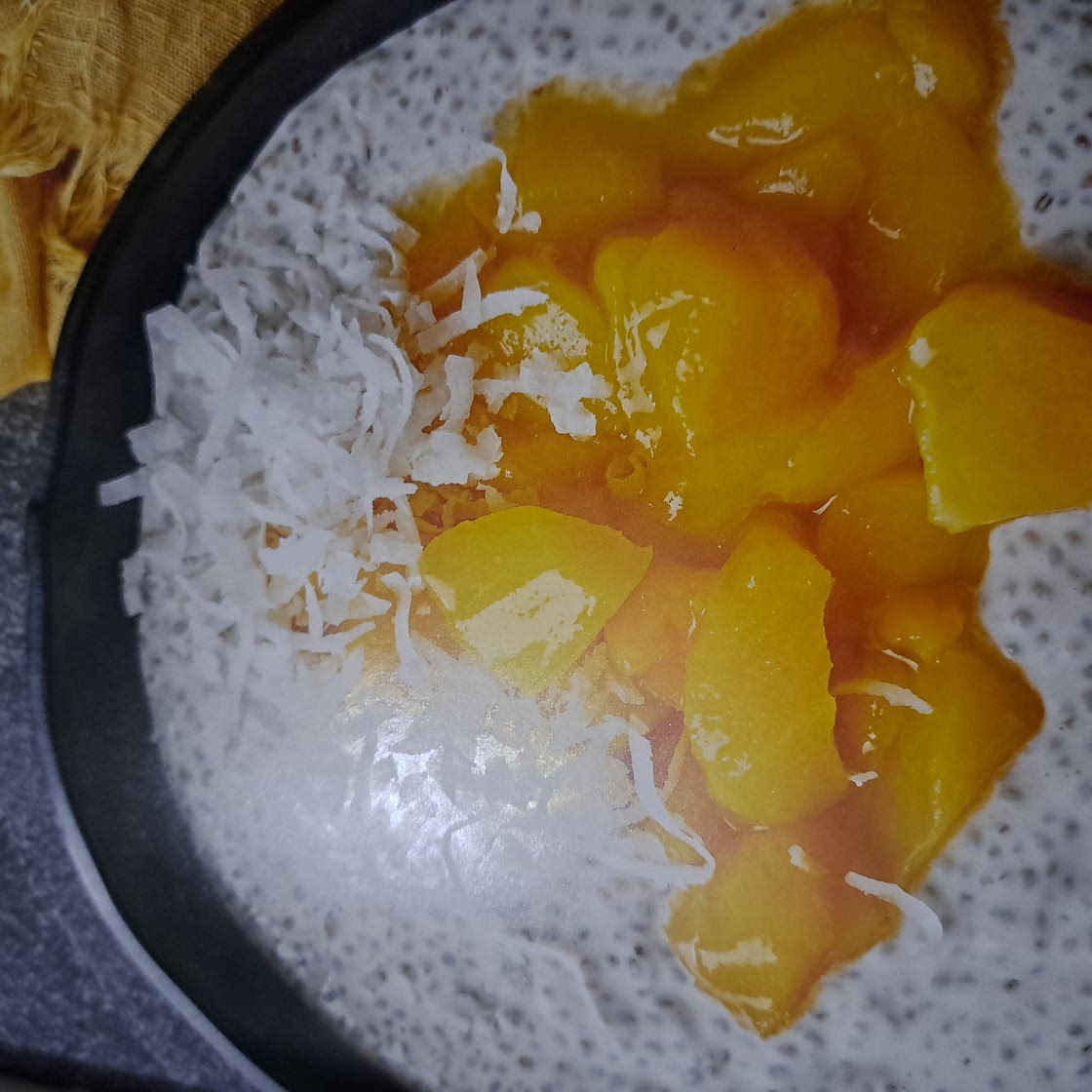 Tropical coconut chips seed pudding