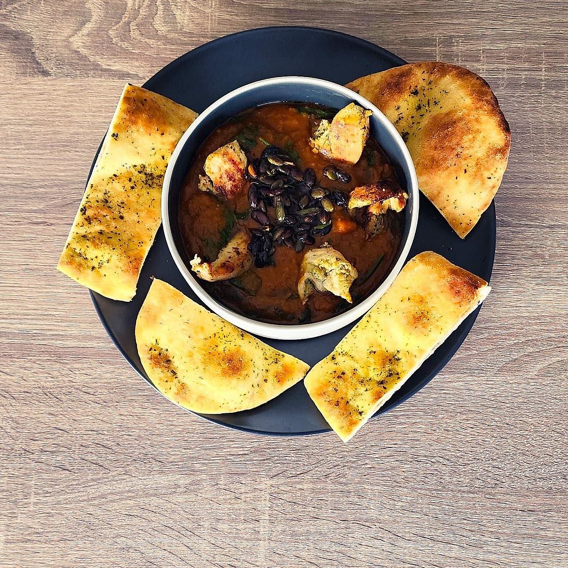 Dahl crémeux de patates douces avec naan