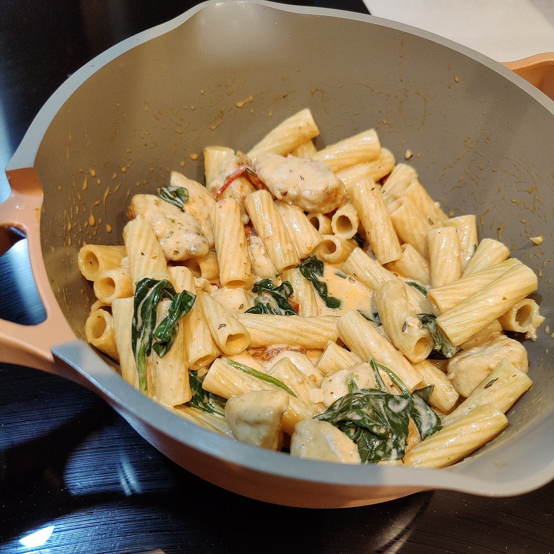 Creamy Chicken and Tomato Pasta (ONE Pan)