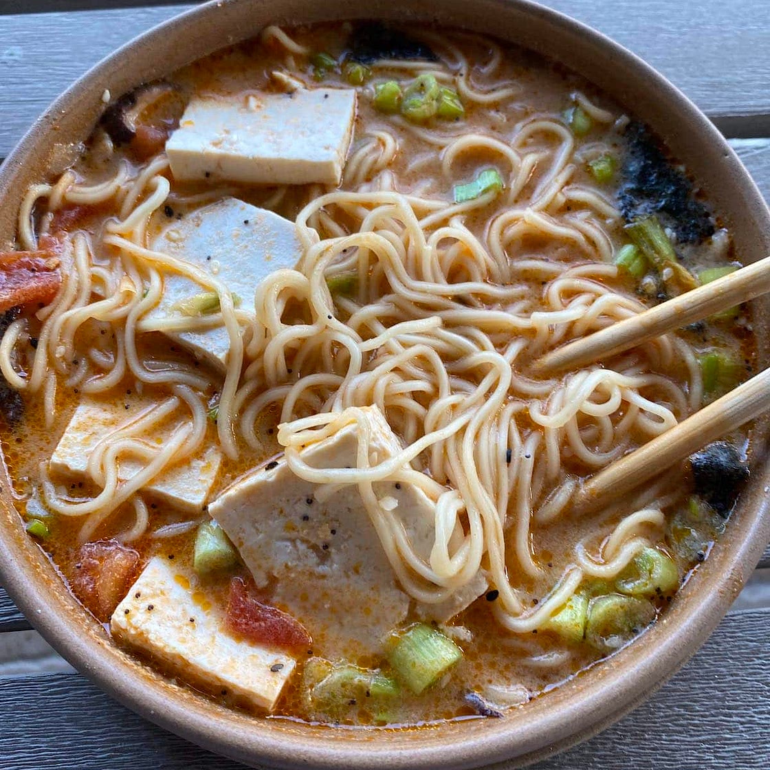 10-Minute Creamy Vegan Ramen Recipe
