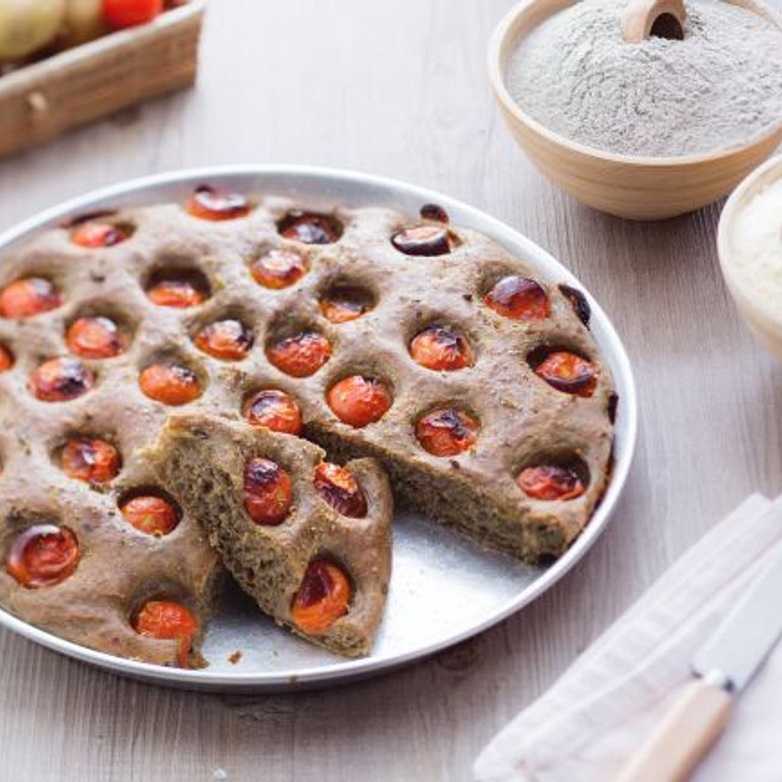 Focaccia di grano arso ai pomodorini