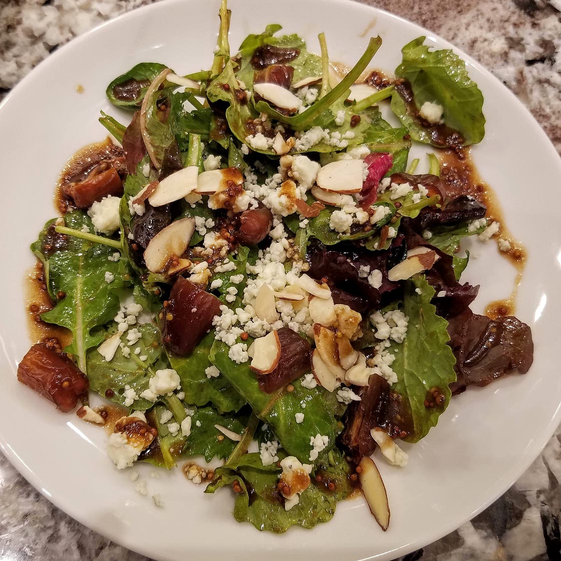 Date and blue cheese salad