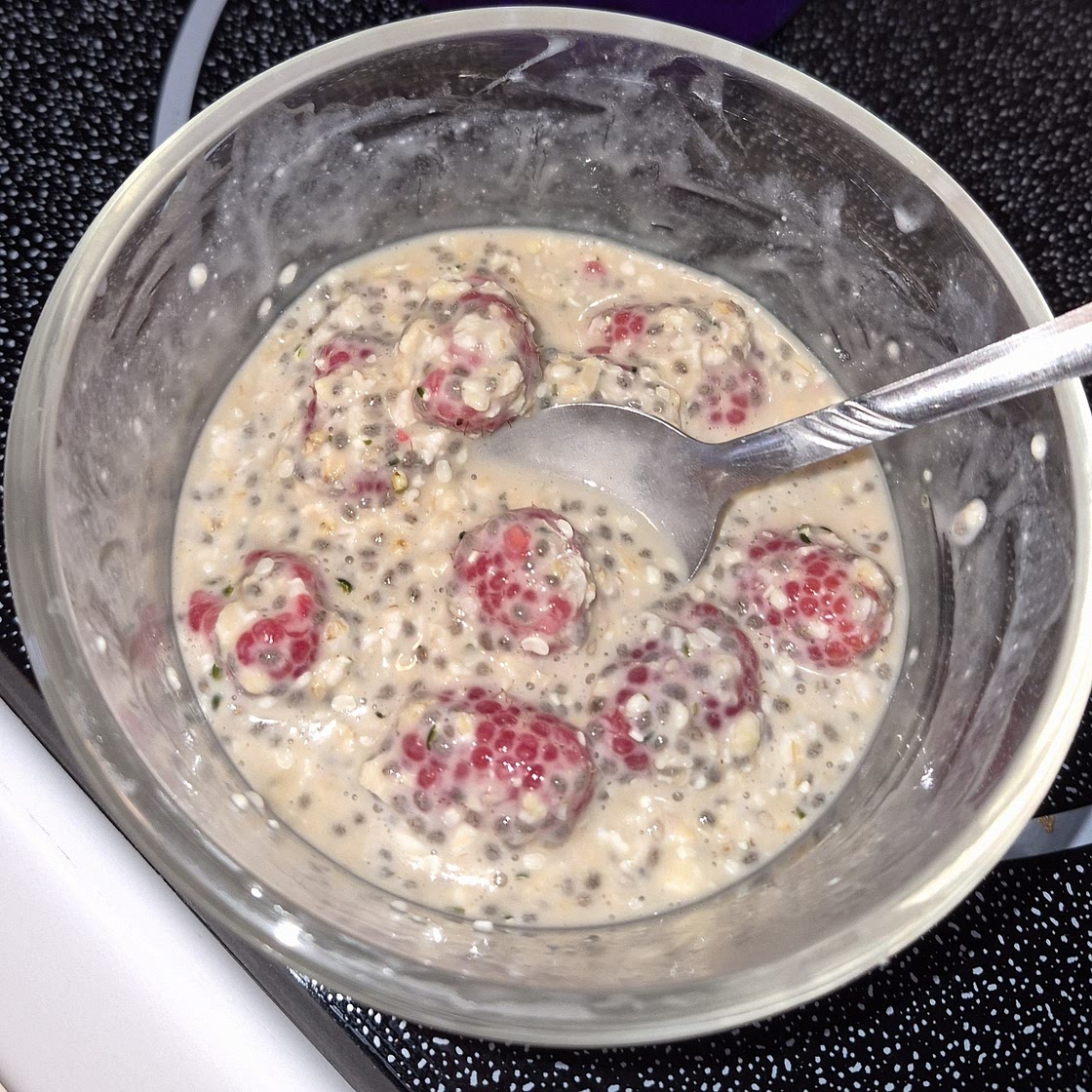 Naturally Sweetened Overnight Oats with Chia Seeds (Basic Recipe)