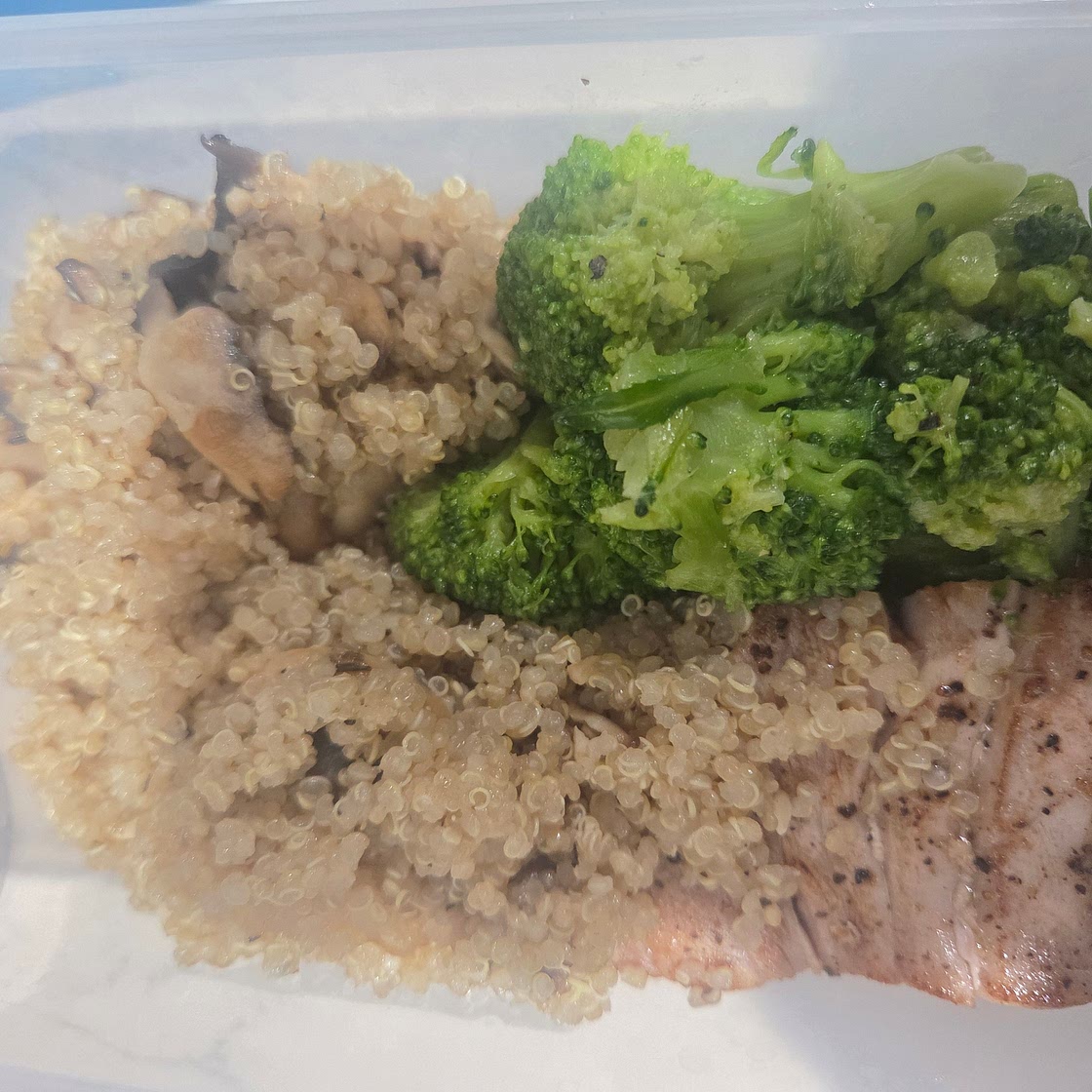 Garlic mushroom quinoa with ahi tuna and broccoli