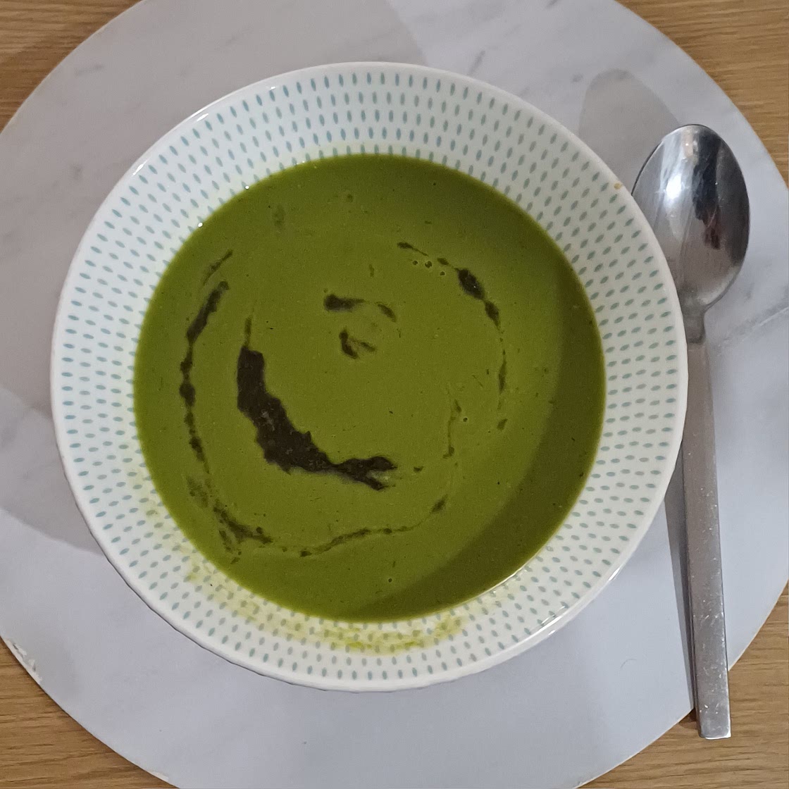 Asparagus and pea soup for soup maker