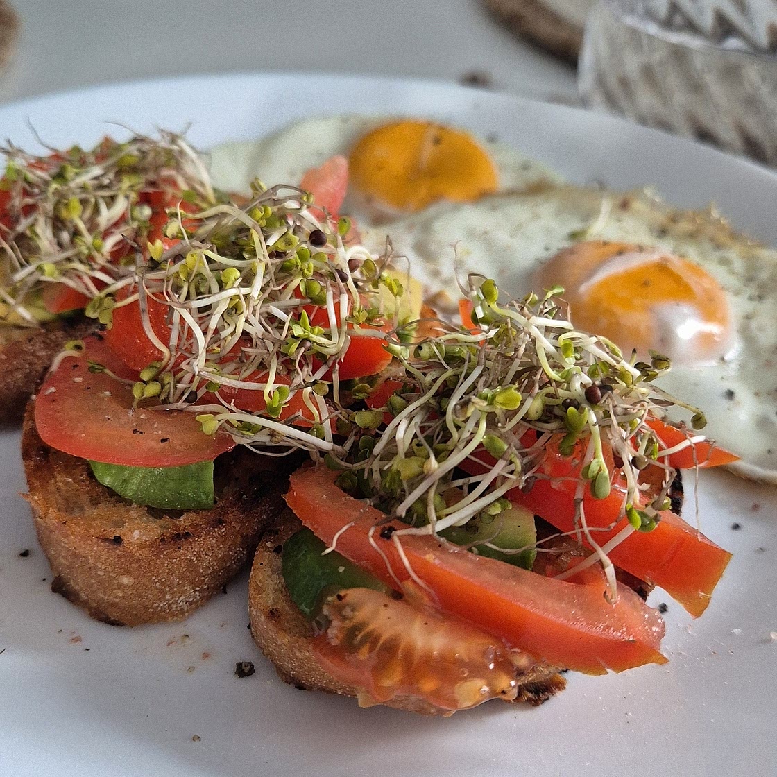 Avocado Toast W/ Fried Eggs