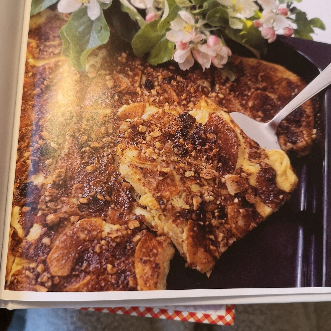 Ugnspannkaka med kaneläpplen (200b.y9)