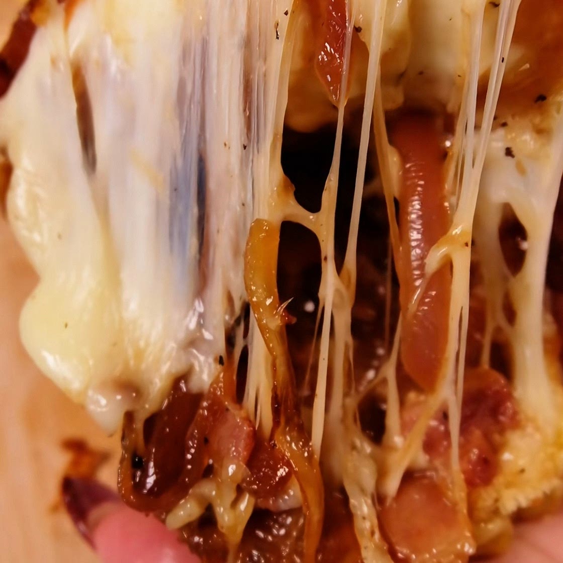 🧅 Panino con cipolle caramellate, bacon e formaggio filante 🧀