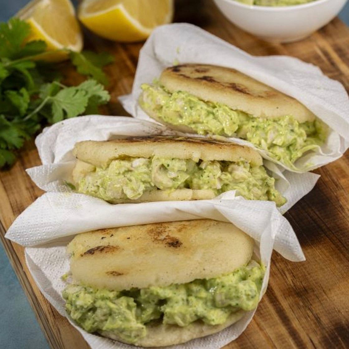 Arepa reina pepiada/ chicken with avocado