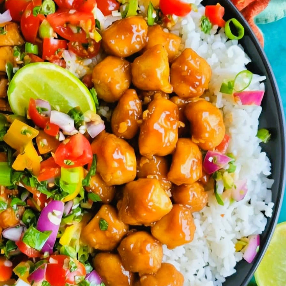Hot Honey Chicken Bowl with Cilantro Lime Rice & Pico