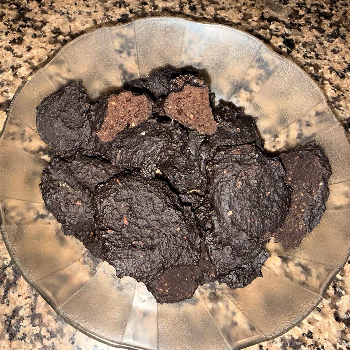 Galletitas tipo brownie de algarroba