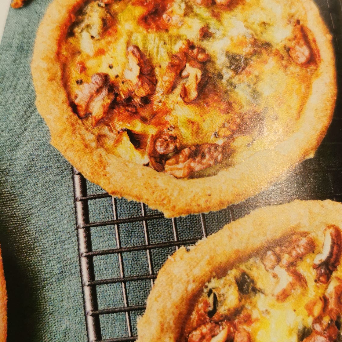 Tartelettes au poireau, comte, parmesan noix